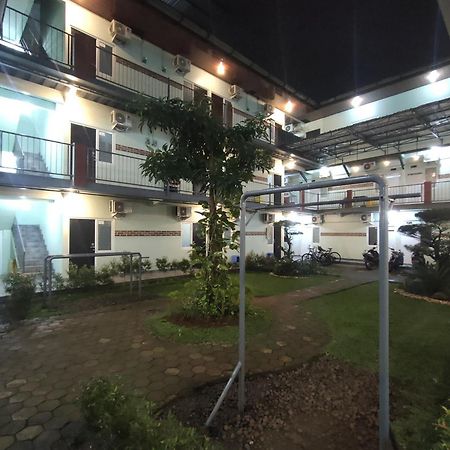 Puspiptek Residence Syariah Mitra Reddoorz Serpong Exterior foto