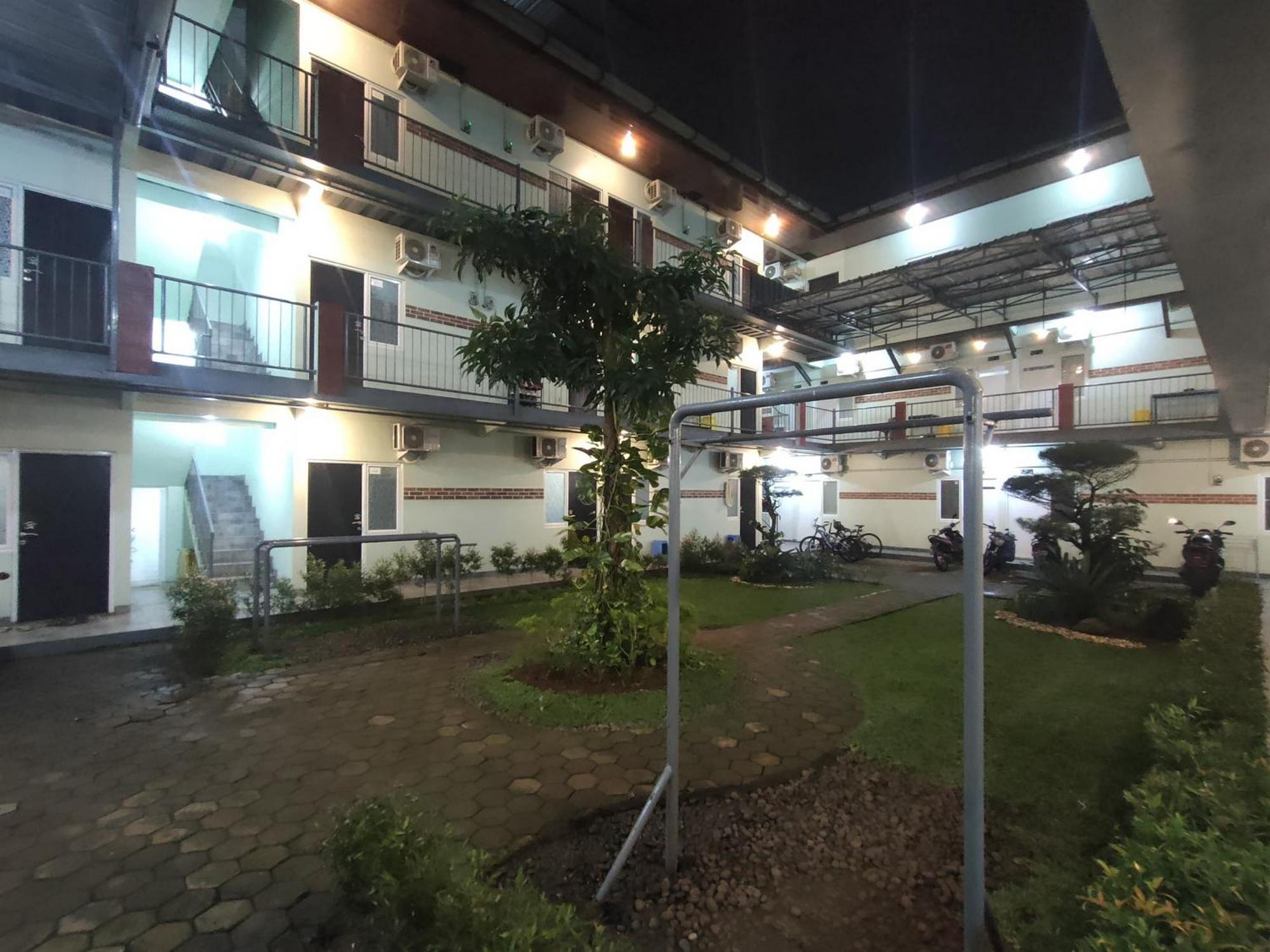 Puspiptek Residence Syariah Mitra Reddoorz Serpong Exterior foto