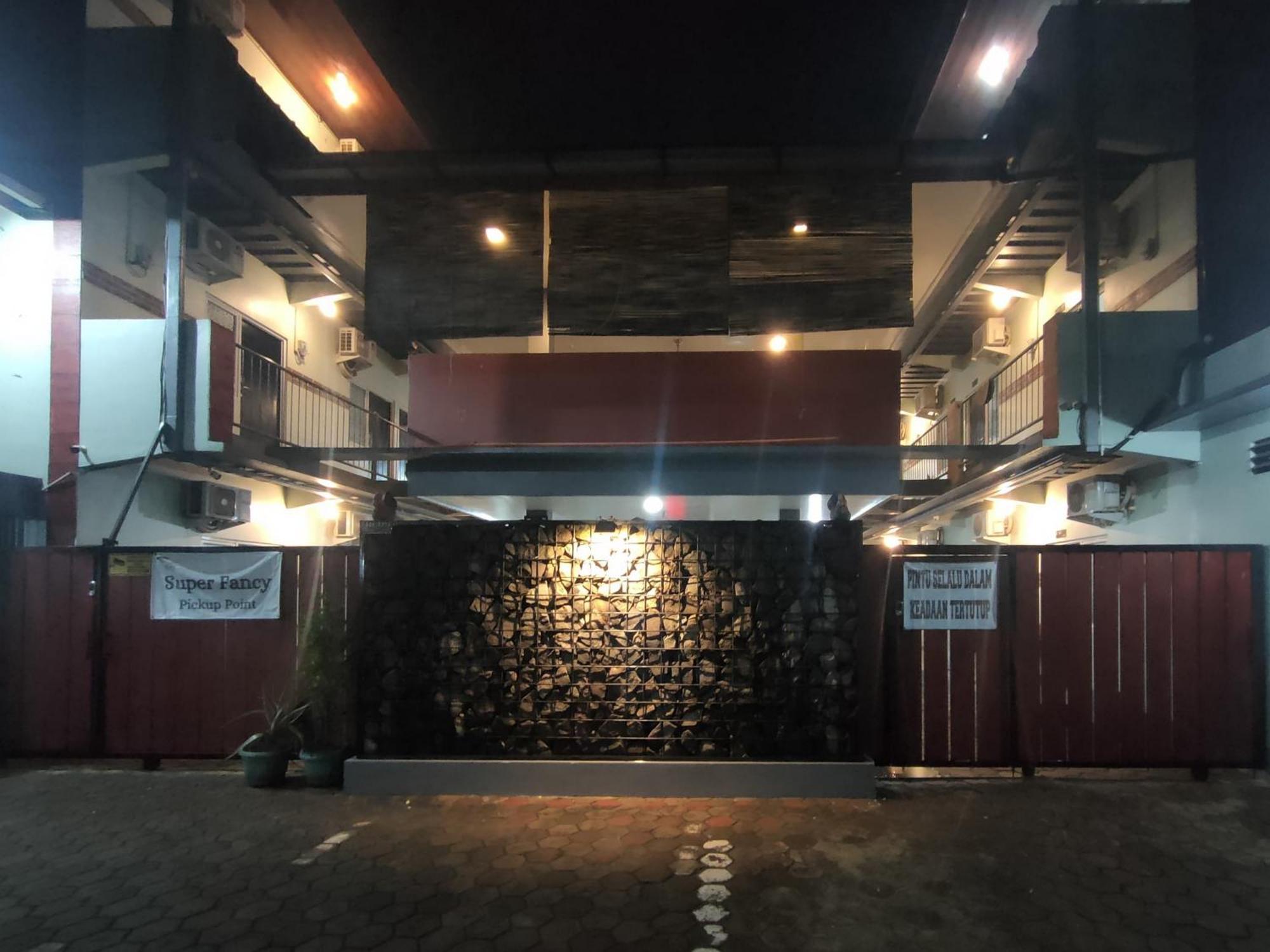 Puspiptek Residence Syariah Mitra Reddoorz Serpong Exterior foto