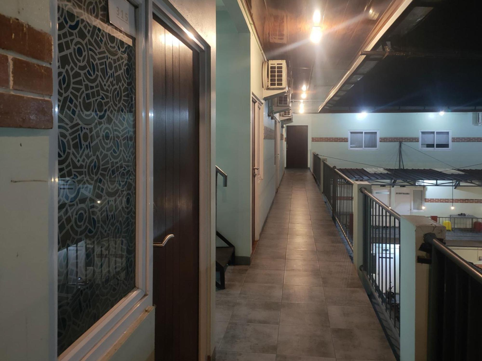 Puspiptek Residence Syariah Mitra Reddoorz Serpong Exterior foto